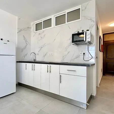 Torres De Yomely - M2c アパート *